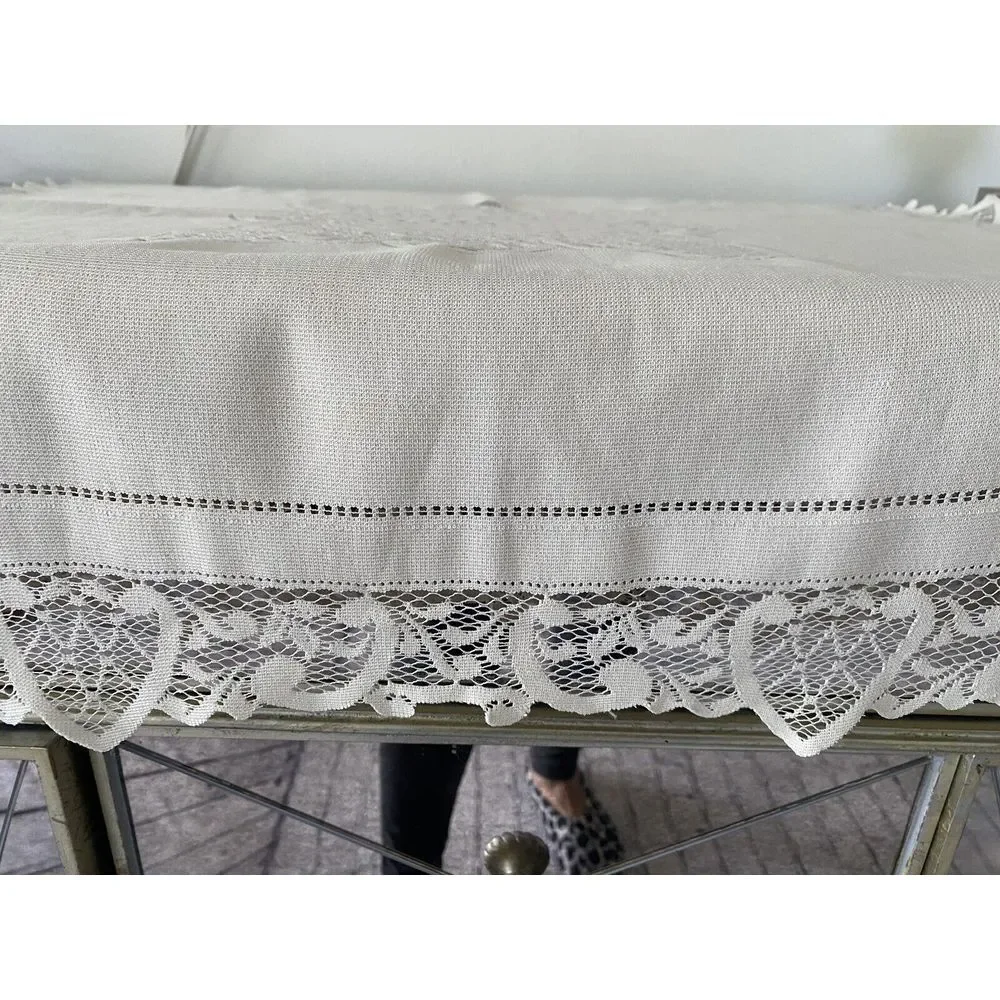 Vintage 1980s Ivory Lace Leaves Rectangle Tablecloth Cottage Farmhouse 26
